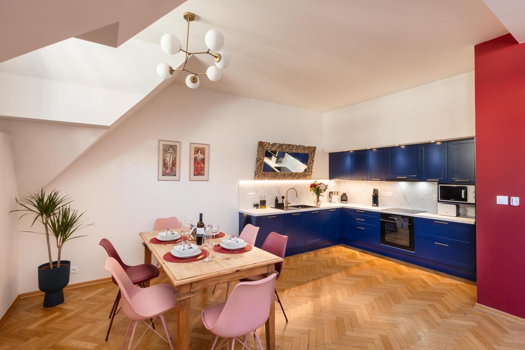 Decadent Art Deco Balcony Apartment In Old Town Prága Kültér fotó