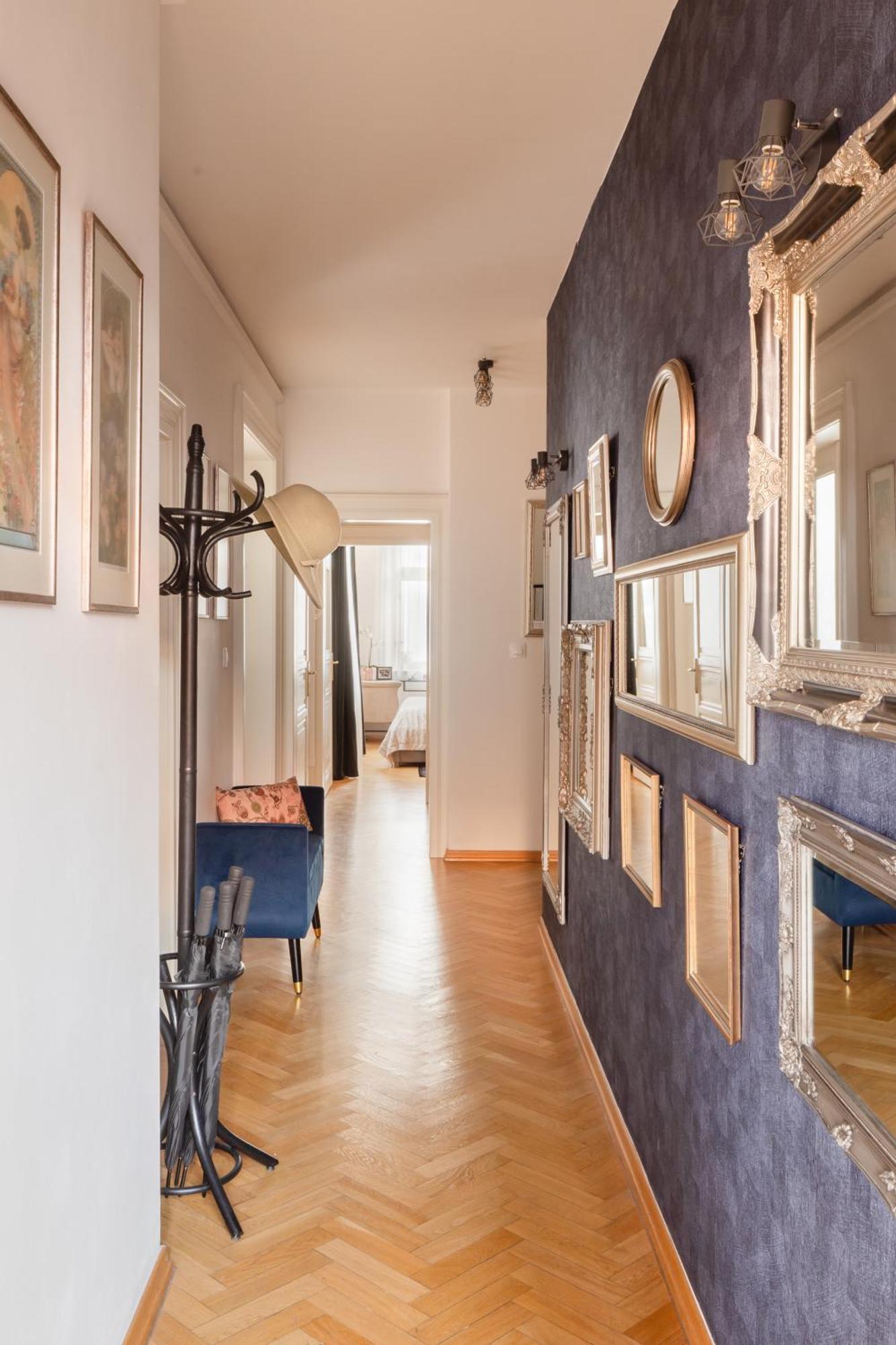 Decadent Art Deco Balcony Apartment In Old Town Prága Kültér fotó
