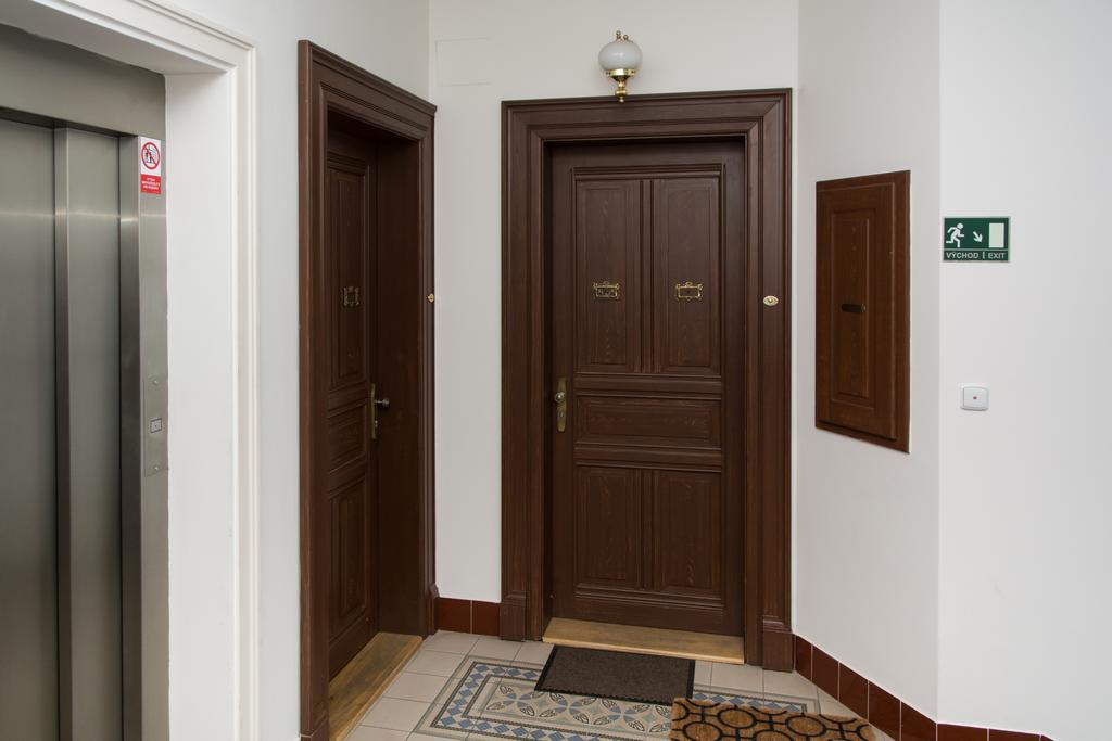 Decadent Art Deco Balcony Apartment In Old Town Prága Kültér fotó